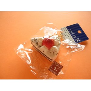 Photo: Cafe de N Squishy Keychain Charm Nic *Strawberry Sponge Cake Chocolate Chips (CDN09-4)